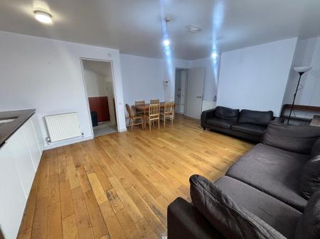 3 bedroom Flat to let in 121 Cannon Street Road, London, E1