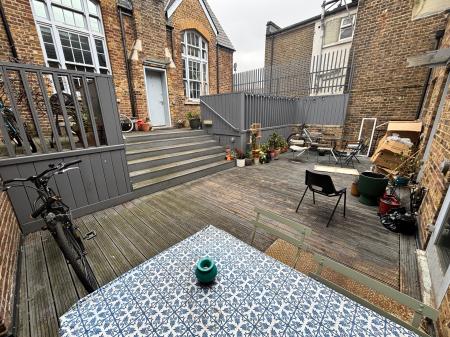 3 bedroom Flat to let in 121 Cannon Street Road, London, E1