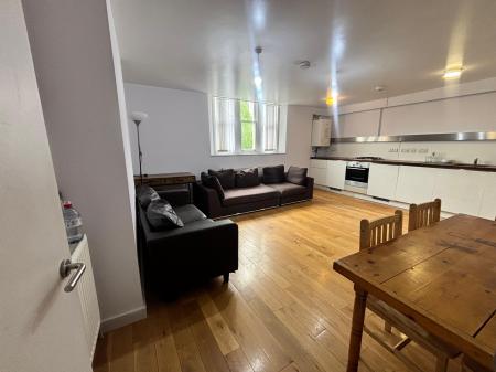 3 bedroom Flat to let in 121 Cannon Street Road, London, E1