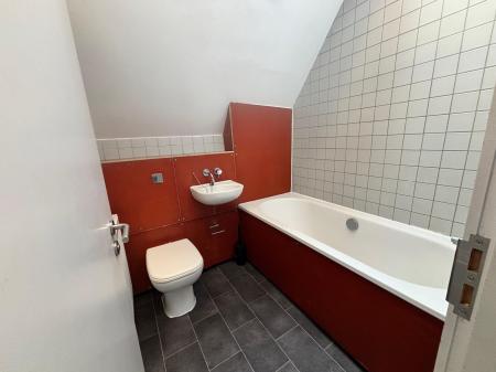 3 bedroom Flat to let in 121 Cannon Street Road, London, E1