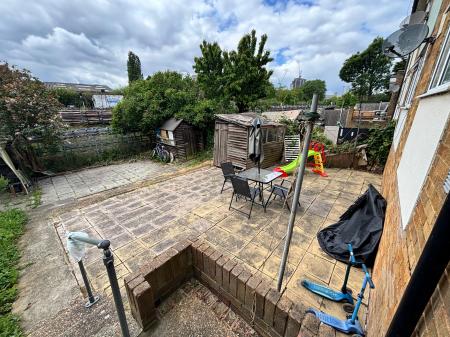 2 bedroom Flat to let in St Davids Close, Wembley, HA9