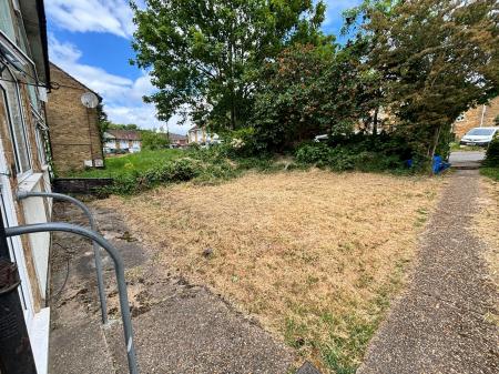 2 bedroom Flat to let in St Davids Close, Wembley, HA9