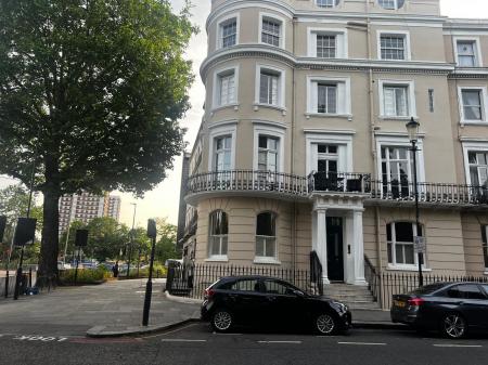1 bedroom Flat to let in Holland Park Avenue, Kensington, London, W11