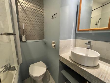1 bedroom Flat to let in Holland Park Avenue, Kensington, London, W11