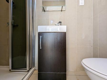 2 bedroom Flat to let in Selborne Gardens, Hendon, London, NW4