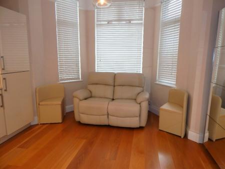 0 bedroom Studio flat to let in Chichele Road, Cricklewood, London, NW2
