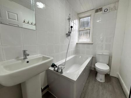 0 bedroom Flat to let in Seymour Gardens, London, IG1