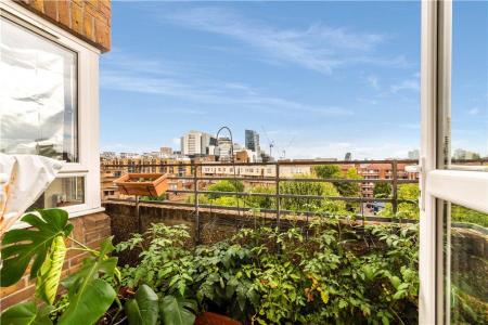1 bedroom Flat to let in Burr Close, London, E1W