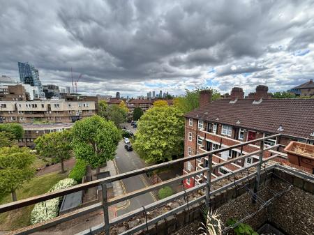 1 bedroom Flat to let in Burr Close, London, E1W