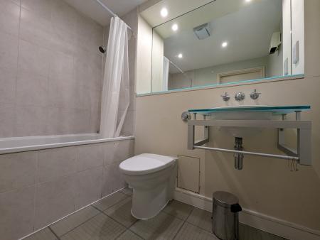 3 bedroom Flat to let in William Road, Euston, London, NW1