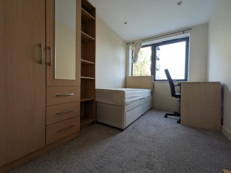 3 bedroom Flat to let in William Road, Euston, London, NW1