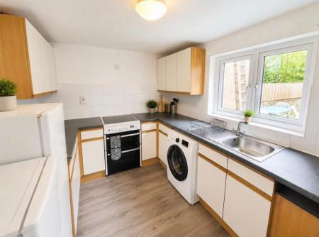 6 bedroom Semi-detached house to let in Ennis Road, Finsbury Park, London, N4