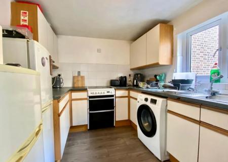 6 bedroom Semi-detached house to let in Ennis Road, Finsbury Parl, London, N4