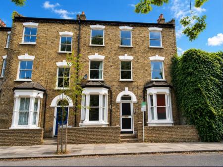 6 bedroom Semi-detached house to let in Ennis Road, Finsbury Park, London, N4