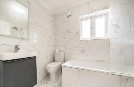 6 bedroom Semi-detached house to let in Ennis Road, Finsbury Park, London, N4