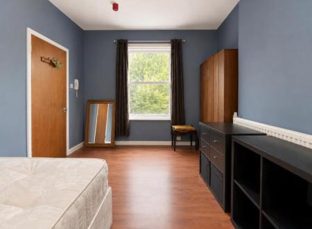 6 bedroom Semi-detached house to let in Ennis Road, Finsbury Park, London, N4