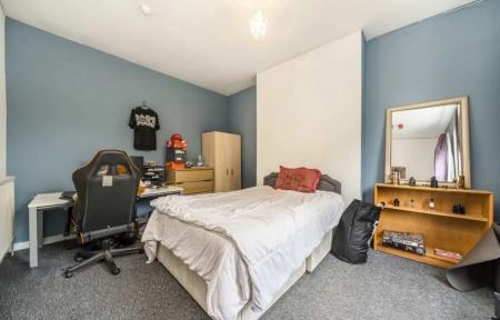 6 bedroom Semi-detached house to let in Ennis Road, Finsbury Park, London, N4