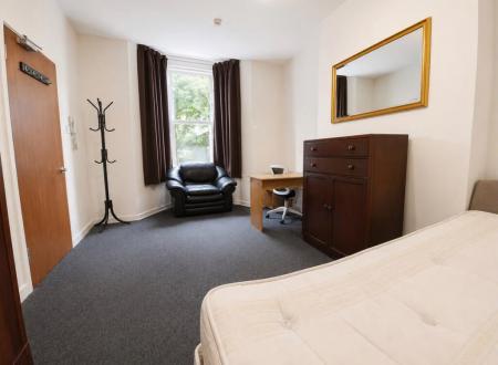 6 bedroom Semi-detached house to let in Ennis Road, Finsbury Park, London, N4