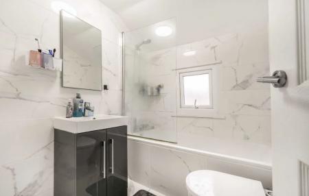 6 bedroom Semi-detached house to let in Ennis Road, Finsbury Park, London, N4