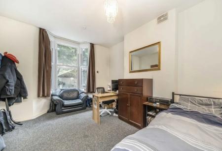 6 bedroom Semi-detached house to let in Ennis Road, Finsbury Park, London, N4