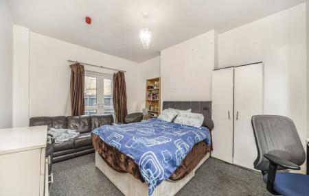 6 bedroom Semi-detached house to let in Ennis Road, Finsbury Park, London, N4
