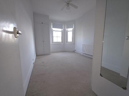 1 bedroom Flat to let in Frederick Place, North Finchley, London, N12