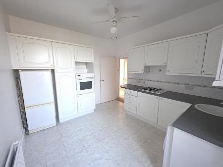 1 bedroom Flat to let in Frederick Place, North Finchley, London, N12