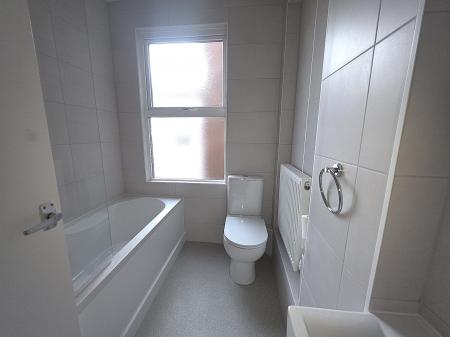 1 bedroom Flat to let in Frederick Place, North Finchley, London, N12