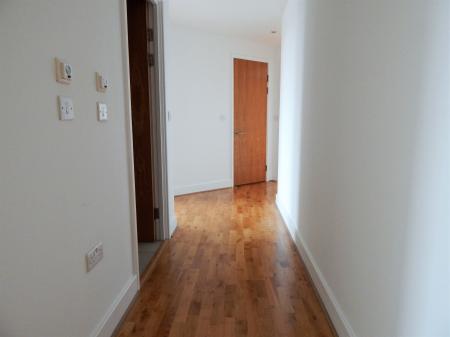 2 bedroom Flat to let in 87 Greyhound HIll, Hendon, London, NW4