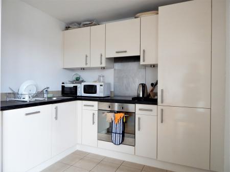 2 bedroom Flat to let in 87 Greyhound HIll, Hendon, London, NW4