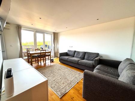87 Greyhound HIll, Hendon, London, NW4