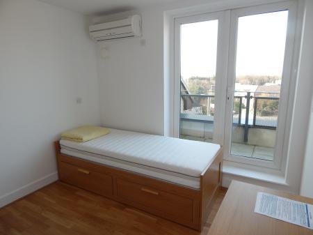 2 bedroom Flat to let in 87 Greyhound HIll, Hendon, London, NW4