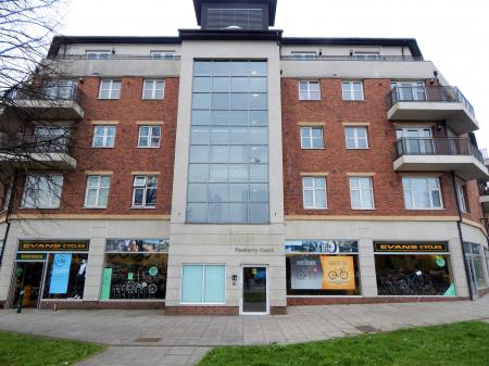 2 bedroom Flat to let in 87 Greyhound HIll, Hendon, London, NW4