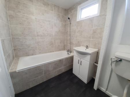 3 bedroom Terraced House to let in Thrales Close, Luton, LU3