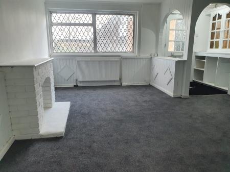 3 bedroom Terraced House to let in Thrales Close, Luton, LU3