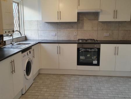 3 bedroom Terraced House to let in Thrales Close, Luton, LU3