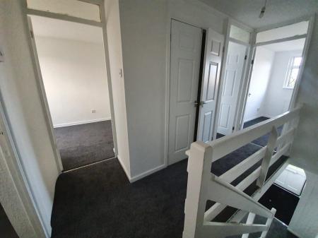 3 bedroom Terraced House to let in Thrales Close, Luton, LU3