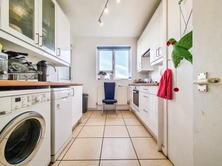 2 bedroom Flat to let in Osnaburgh Street, London, NW1