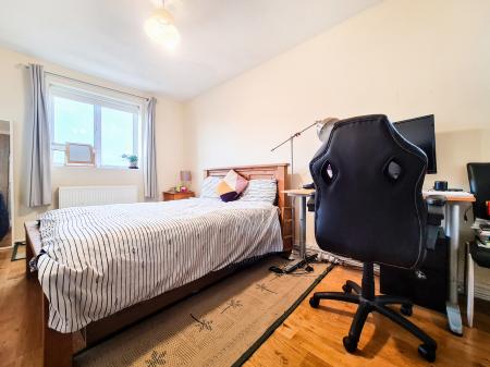 2 bedroom Flat to let in Osnaburgh Street, London, NW1