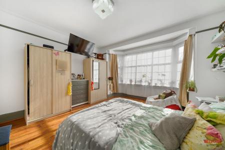 2 bedroom Flat for sale in Sevington Road, Hendon, London, NW4