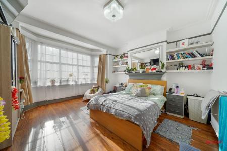 2 bedroom Flat for sale in Sevington Road, Hendon, London, NW4