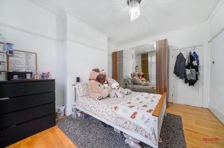2 bedroom Flat for sale in Sevington Road, Hendon, London, NW4