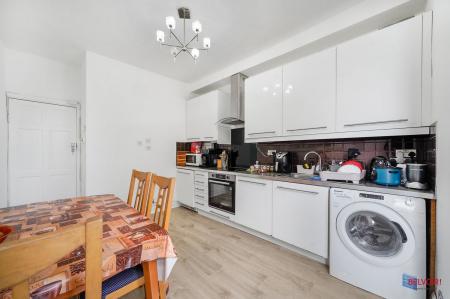 2 bedroom Flat for sale in Sevington Road, Hendon, London, NW4