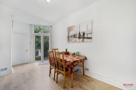 2 bedroom Flat for sale in Sevington Road, Hendon, London, NW4