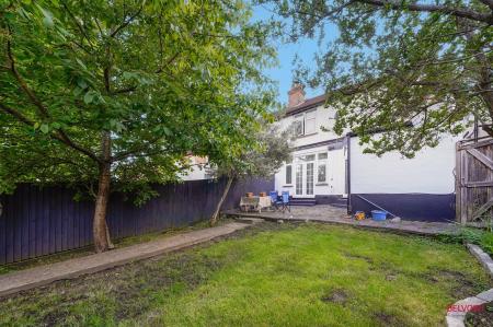 2 bedroom Flat for sale in Sevington Road, Hendon, London, NW4