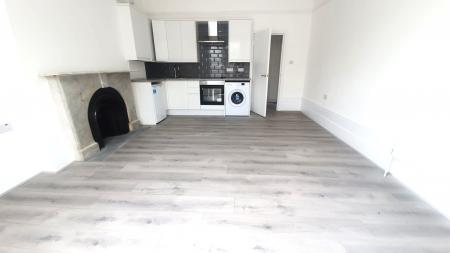 1 bedroom Flat to let in Ballards Lane, Finchley, London, N3