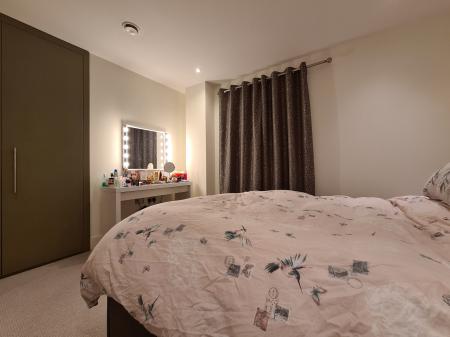 2 bedroom Flat to let in Empire Way, Wembley, HA9