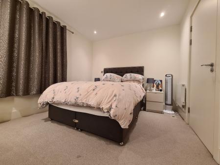 2 bedroom Flat to let in Empire Way, Wembley, HA9