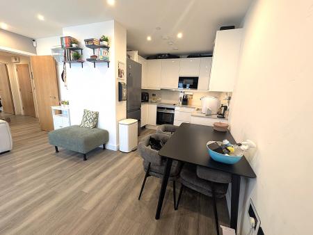 2 bedroom Flat to let in Bute Close, London, Colindale, NW9