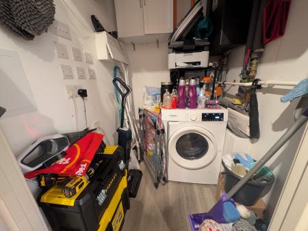 2 bedroom Flat to let in Bute Close, London, Colindale, NW9